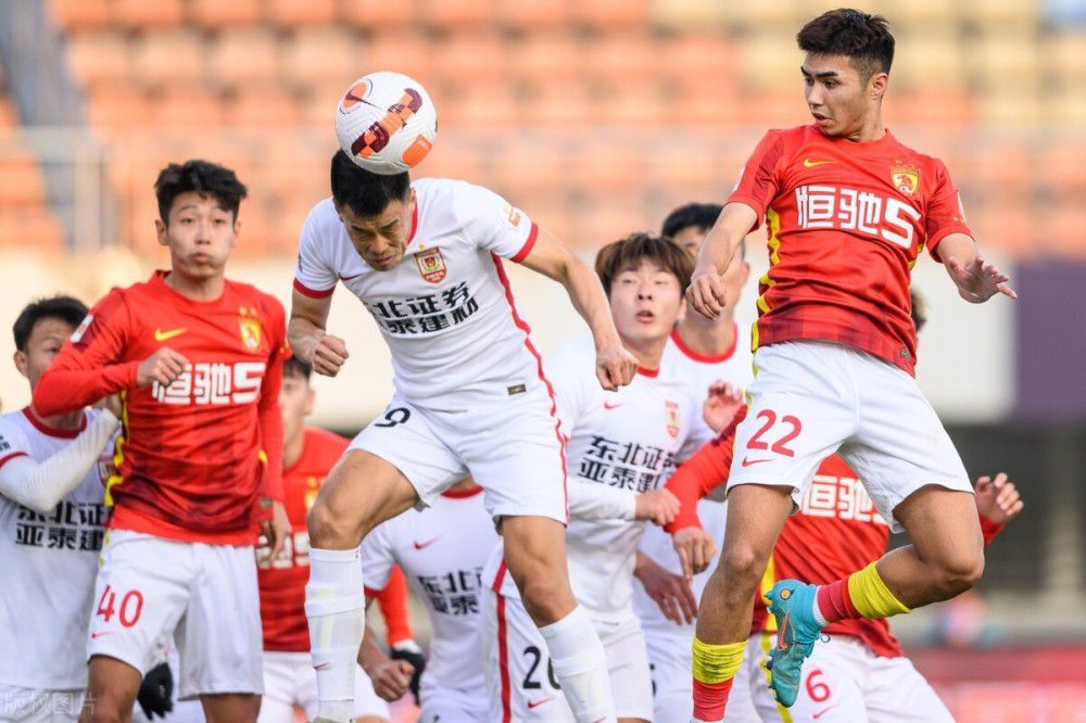 纽卡斯尔联目前在14轮联赛过后取得8胜2平4负的战绩，目前以26个积分排名英超联赛第7名位置。